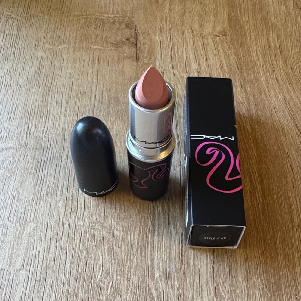 Barbie Loves MAC, MAC Cosmetics Style It Up Satin Lipstick -  NEW